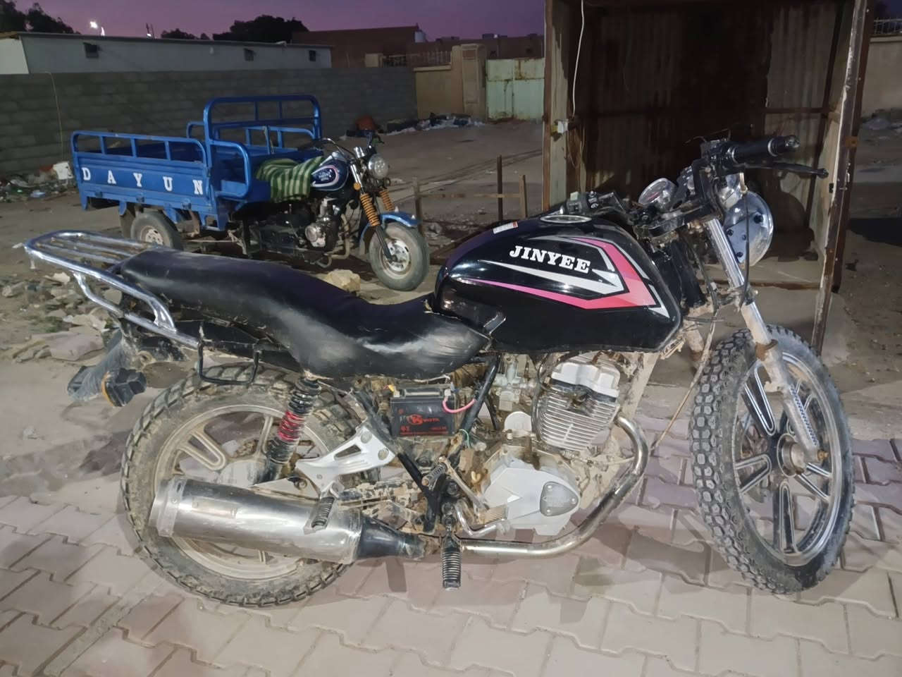 باندا نوع الدراجه جنيي أوراق أصولية مختومة ختم مرور موديل 2015 أوراقها نظيفه ونشطة خير من الله غراضها بعدها ع وضع الشركة 5 اوراق شرط الترقيم الجاملغ الامامي موجود يمي اني نازعة نظيف الشاصي والأويالة عدلات مابيهن اي عواج مكينة نشطة وخير من الله سعرها 375 وبيها مجال مكاني واسط قضاء بدره ***********
