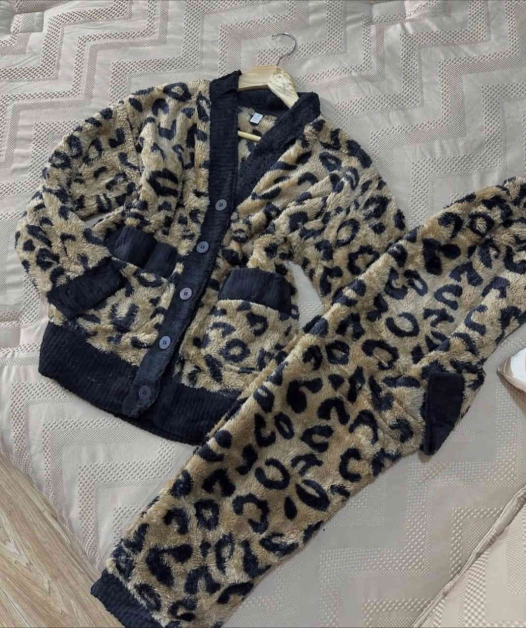 متوفر ملابس بسعار الاجملة ملابس داخليه وداشديش وتركات مراسلة صفحة او واتساب ***********
