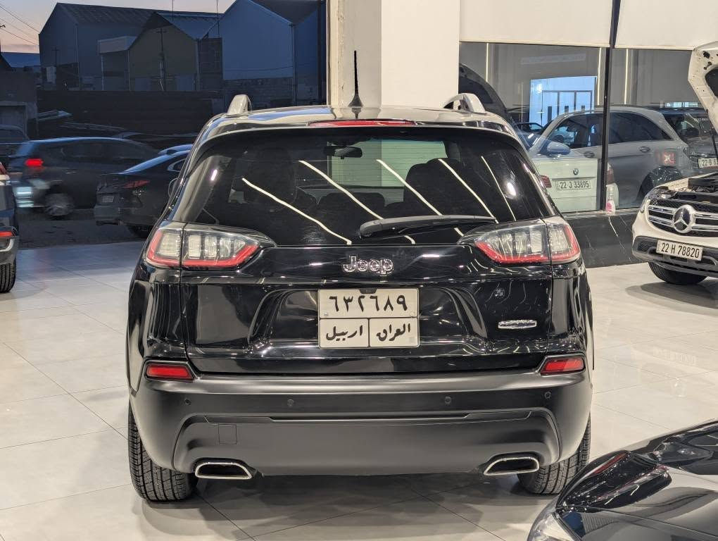 Jeep cherokee 2019 v6 
کوردی عربی

ارباك کلش سلیم بدون دواخل✅
صبغ 2 قطع و نص بدون دواخل 
مواسفات کامل بدون فتحە
رادار
شاشە کبیر
بصمە
ماشیە 90 الف میل
مکان اربیل
***********
*********** أربيل, العراق
