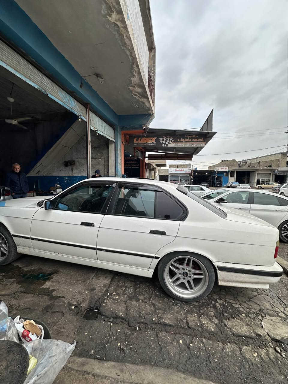 bmw e34 
520i كيرعادي 
موديل 1992 بدون دعم و بدون صبخ 
محرك +كير شرط ….تبريد سياره حلوه و مرتبه ،ويل M داخل اسود ..
تحويل شرط ،سعر 60$ ورقه مجال بصيط
*********** 
مكان وجود سياره زاخو …. زاخو, دهوك
