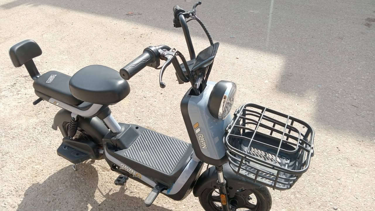 سلام عليكم دراجه شحن للبيع نضافه 95%ادراجه حجم 16الرقم ***********متواجد علا الواتساب 
 فقط
