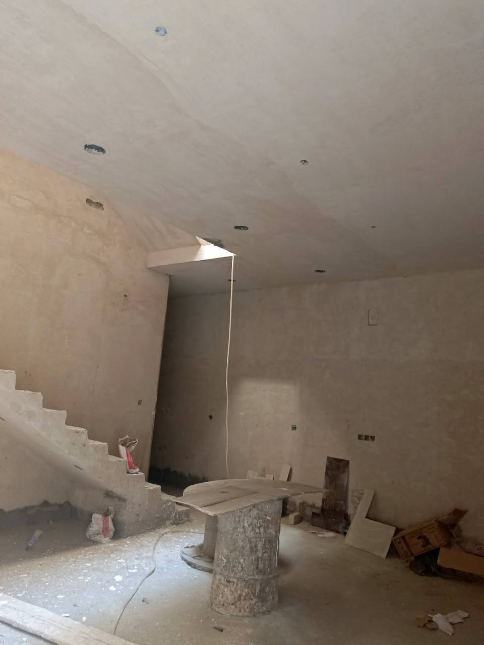 سلام عليكم دار للبيع زعفرانيه بدايه الأربع شوارع بضهر ابو علي منزليه مقابل مو الحامد ثلاث طوابق بناء حديث بعده ما مسكون باقيله الارضيه وشبابيك فقط  للاستفسار  ***********
