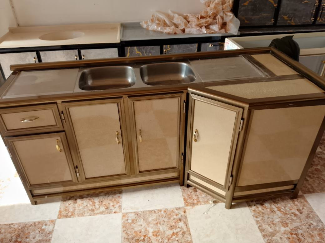 معرض يونس لتجاره الأثاث المستخدم والجديد 

كاونتر خمس قطع مترين ونصف مع سنك مترين مستخدم 

للاستفسار الاتصال على الرقم التالي 

*********** تكريت, صلاح الدين
