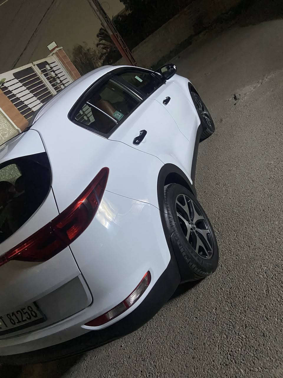 السلام عليكم كيا سبورتج 2018 خليجي 
ماشية 83 كيلو رقم بغداد بسمي
موصفات 
بنراما سويج 
اشاير بالمري 
قطعتين تبريد 
مكفولة من صبغ والتبديل والفتح فقط
بيه بارد باب صندوك مئشر علية 
عارضه ب188 وبيه مجال مكاني بغداد الشعب
***********
