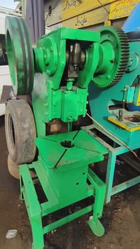 بريس سنتريك 30 طن كامل العنوان بغداد باب الشيخ للاستفسار 07722603049