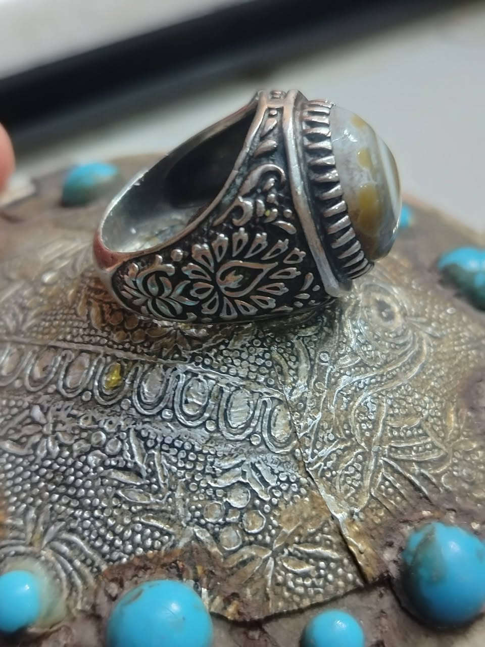 السلام عليكم احبائي محبس سليماني عين صريحه اصيل قديم مفول هندي🪬 صياغه ثقيله عام السعر خاص العلوان بغداد شراي اهلن وسهلن رقم الهاتف ***********
