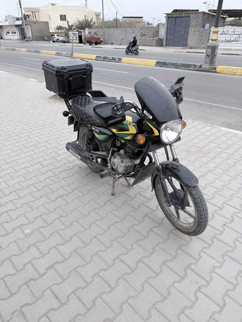 السلام عليكم دراجة بوكسر 2020 رقم انكليزي سنوية باسمي دراجة جاهزه من كلشي مكينة ما مفتوحة دراجة استخدام شخصي ماشية 25 الف حقيقي كهربائيات كلها شغالة سلف باتري كابريتر جديد ما متعوبة العنوان بصرة ابي الخصيب محيلة السعر مليونين وربع وبيها مجال حك الجية ***********
