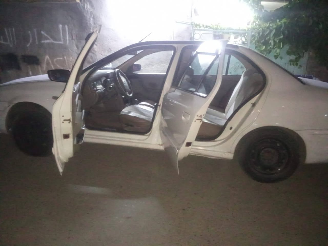 السلام عليكم سمندسورن موديل 2014لون ابيض رقم انكليزي الكشر مكفول من الظربه والصبغ محرك بي تبخير تبريد شغال مكانهه بغداد الشعب حي البساتين السعر 33ورقه بيهه مجال للشراي للاستفسار ***********
