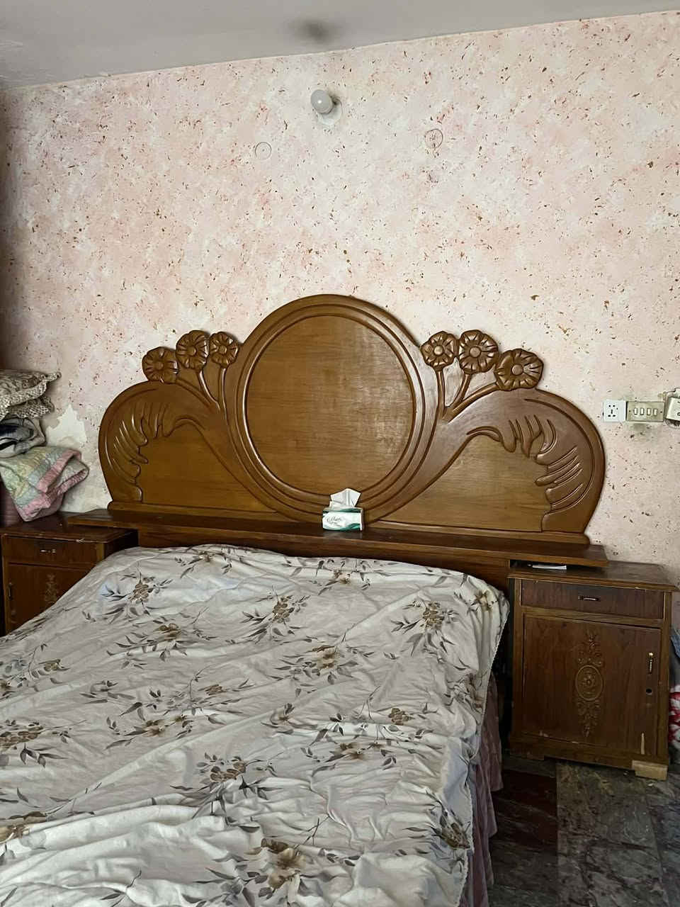 كاونتر نضيف جدا 
سعر 850 وبيه مجال
غرفة تزگام مليون و100 وبيها مجال
بسيط #داموك


**إذا كنت صاحب هذا الإعلان وتريد حذفه لأي سبب، رجاءا أرسل رسالة إلى الدعم الفني**