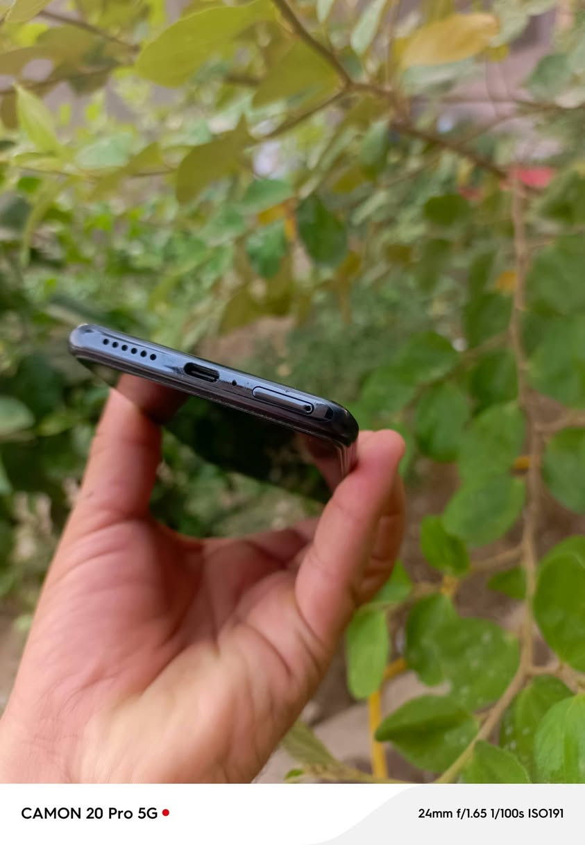 شاومي 11تي برو نظيف جدا 

المعالج سناب دراگون 888 -5g

ذاكرة 256

رام 12+12

الشاشة اموليد فول hdتدعم 120هيرتز8k

بطارية 5000

شحن 120واط شحن الجهاز تماما في 17 دقيقه 

كاميرا 108 ميگابيكسل

السعر 250 الف بدون ملحقات نجف شارع مطار ***********
