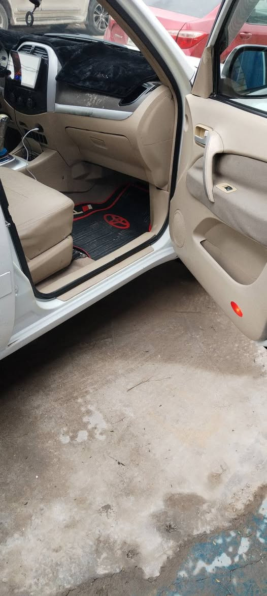 سياره شيري تيجو ٢٠١٢ مكينه ٢٠٠٠ كير ميكانيكي رقم بغداد انكليزي باسمي بيها صبغ بالباب الي بصف السايق السياره اي نقص مابيها صدر امامي خلفي جديد دوشمه جديده تخم تاير جديد تبريد تدفئه شغاله منضومة زنون شاشه تاب السياره ماشيه ١٢٤ السعر ٦٢ وبيها مجال *********** العنوان بغداد الطوبجي
