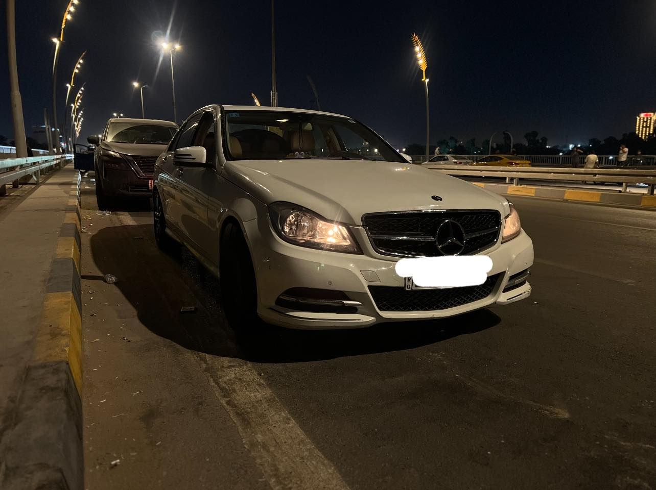السلام عليكم للبيع او مراوس بأحدث مع الفرق مارسيدس  c300.   4Matic موديل 2012 6سلندر رقم بغداد بأسمي 
حادث امريكا بلتقرير غرق السيارة تعمل وتسير حادث العراق جاملغ ايمن وبنيد ولغد  محرك وكير مكفول  تخم تاير جديد منظومة راديتر ومرواح ومي زيتي جديد  مواصفات معروفة تحويل ثاني يوم السعر 125$  للاتصال واتساب فقط  ***********

