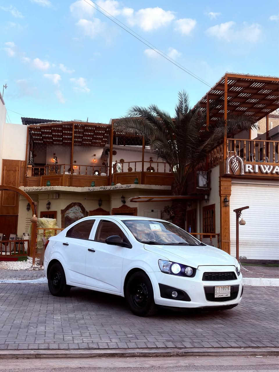 السلام عليكم 
شيفروليه سونك 2012 خليجي .كفالة عامة 
مكينه 1600 دوش كير اوتماتيك.
سياره بلاديه كهربائياته و مكينته كله على لبلاد 
سياره نضيفه وجهازه من تبريد و حداديه و تخم تاير و دواخله جدد سنويته 2028 تحويل مباشر .
عنواني البصره طويسه.
السعر 68$.
هاتف ***********
*********** البصرة, العراق
