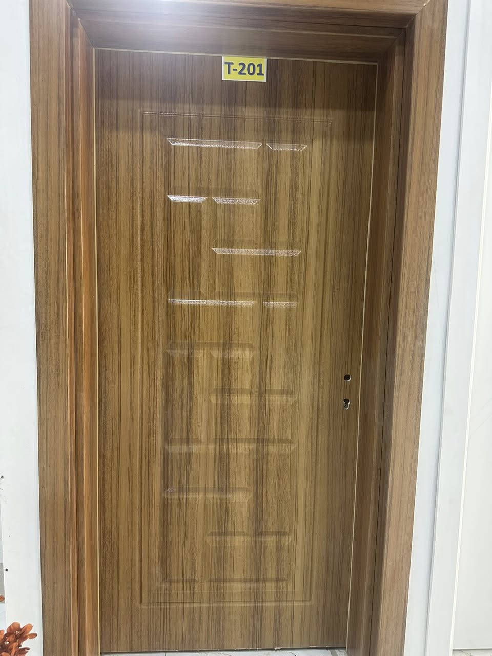 هيفن هاوس دهوك فرع كربلاء المقدسة للابواب الداخلية والخارجية نوع صيني وتركي و شمالي عنوان جاير مقابل شارع شبانات لتواصل ***********
