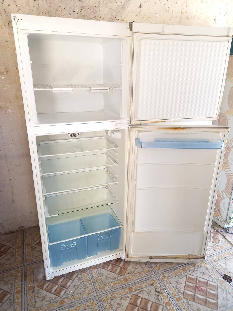 ثلاجه للبيع شرطه شغل ضمان اسبوع كامل السعر 180 وبيها مجال تعال خاص وتدلل


**إذا كنت صاحب هذا الإعلان وتريد حذفه لأي سبب، رجاءا أرسل رسالة إلى الدعم الفني**