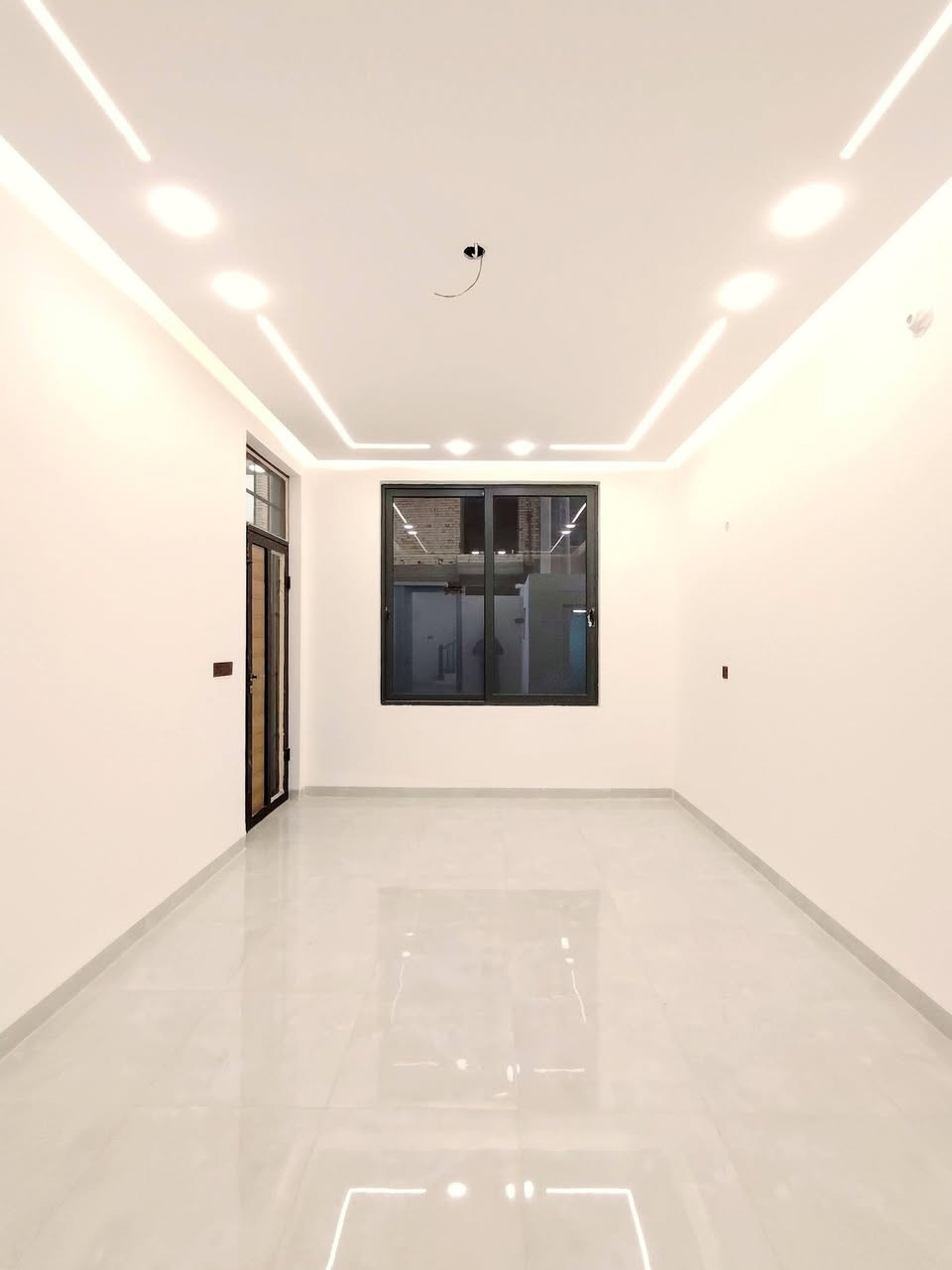 دار طابو زراعي سند 25
للــــــــــــــبيع 
الموقع نــــــــــــــادر الاولى 
المساحة 151م²
طابقـــــــــــين
الاول ..غرفة نوم كليدور مطبخ استقبال حديقة داخلية وخارجية مجمع صحيات داخلي وخارجي
الطابق الثاني غرفتين نوم كليدور مجمع صحيات
للاستفسار 
اتصل بالارقام التاليه 
***********
***********
موقع المكتب حله نادر الاولى الشارع الرئيسي مقابيل دائره اتصالات بابل 
مكتب علي السلطاني للعقار
21
