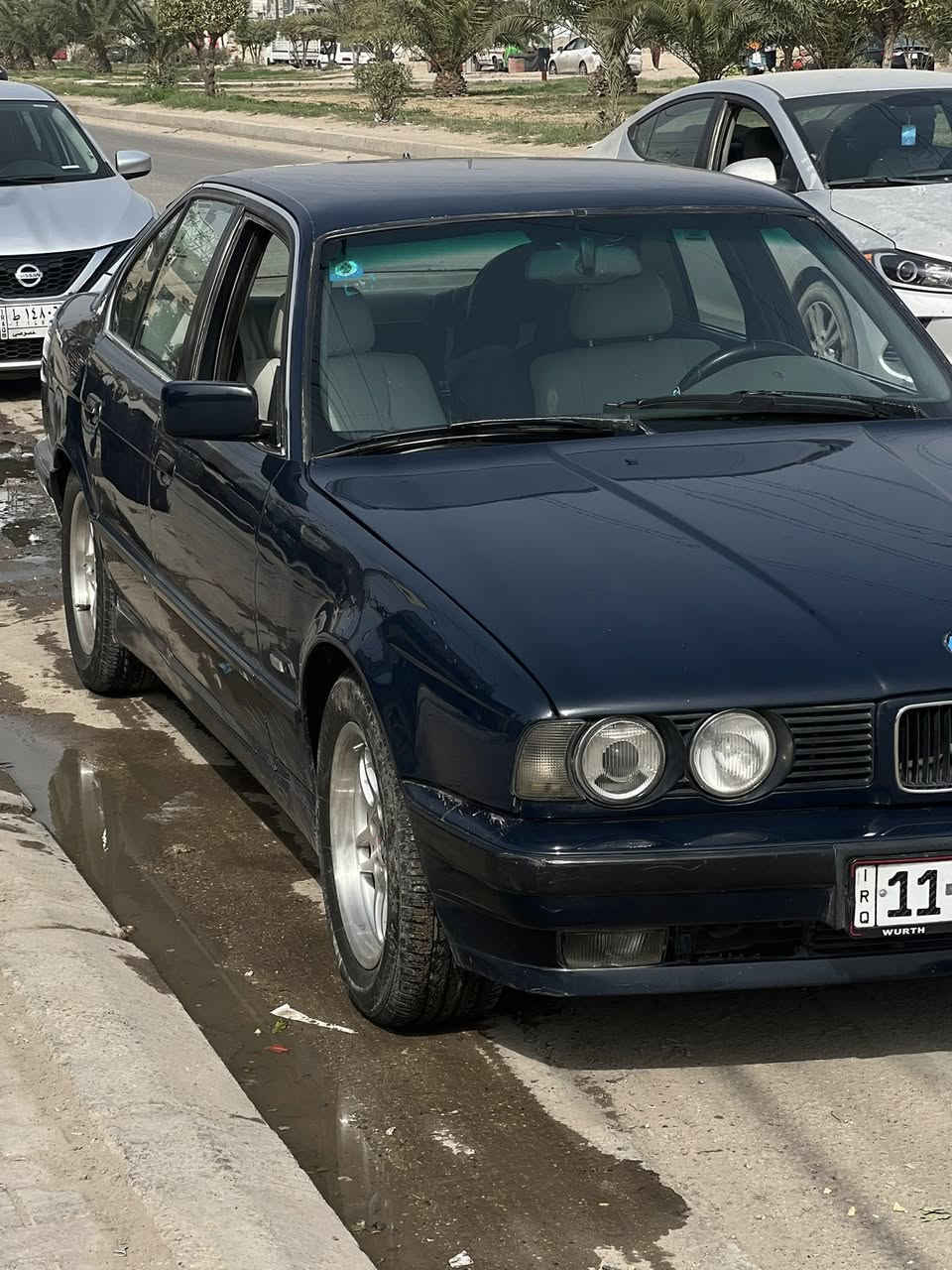 السلام عليكم 
Bmw525
1992موديل 
محركها مسكر فانوس لا تنقيص ولا تبخير 
كيرها حلو وتميرتة حلو 
صدرها زين بس الدبلات نصزعمر 
تبريدها ناقصة بس غاز 
تخم تاير وتخم ويل ام 
سيارة بيها طخة بالجاملغ الي عكس السايق ومصلحة 
سيارة سنتر لوك شغال وتصعيد جام وية التقفيل سيارة حلوة 
داخلها رصاصي ملكي 

السعر60 وبيها مجال وما متواجد عل عل فيس بوك بس عندي واتساب 
*********** بي واتساب 
***********
السيارة مكانها بغداد الغزالية

