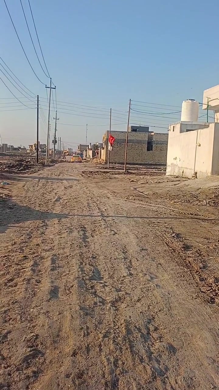 اسلام عليكم قطعه 200م وجه 10نزال 20 حي الجوادين المقابيل الاسكان الصناعي نزله الثانيه شارع مصطفى صيوان على شارع 12 م  جدمات شارع سبيس الماي والكهرباء والمجاري قريبه عليه السعر 20 للتواصل *********** قريبه على شارع سوك الشيوخ

