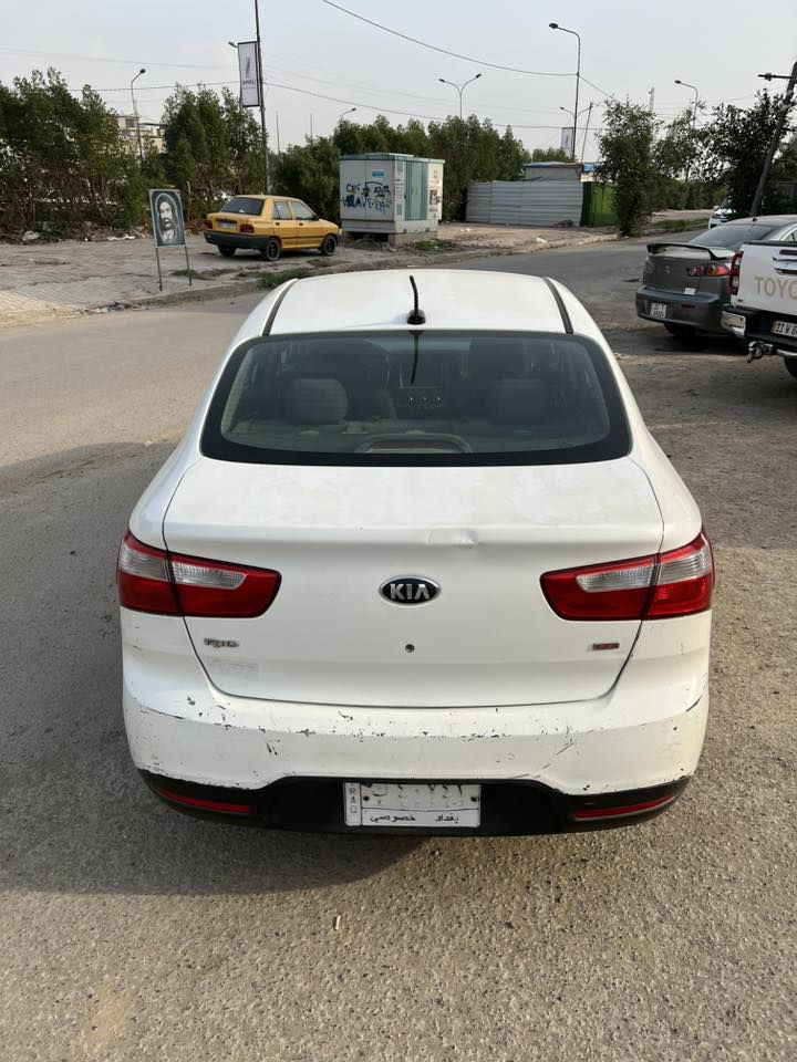 كيا ريو موديل 2013 وارد امريكي ضربتها موضح بلصور  مكينة 1600
كفالة مكينة ناعمة
وكير 
وشاصي 
ماشية 116 
سيارة مال بيت مو بياع شراي 
تستلم جاهز سنوية ورقم وغرمات جديد
  سعر سيارة ب82 وبيها مجال بسيط 
سيارة جاردة وبيها نقوصات جدا بسيطة 

مكان سيارة بغداد 
***********‬
