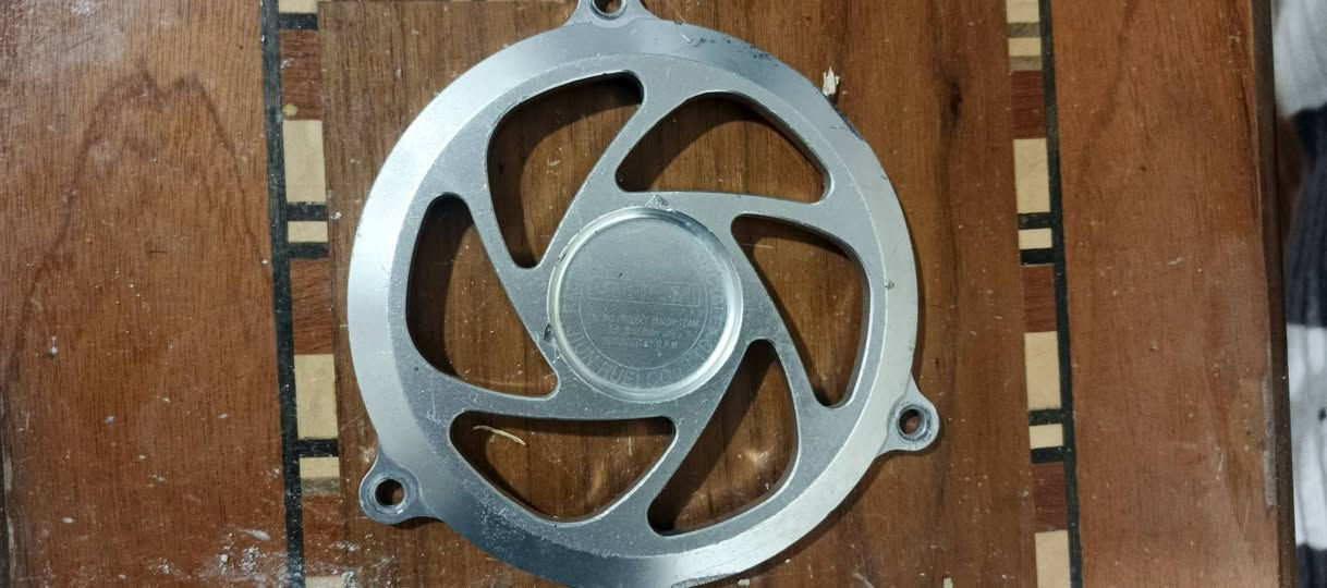 السلام عليكم اخواني عندي ذني غراض سكنس دشبول اصلي مال حاويه شغال وممصلح و الارقام واضحه وكفى بجم اصلي مختوم بي شخوط والنص اصليه نظيفه جدا وقبغ اصلي نوع ار بي ام ثقيل اصلي مكاني بغداد حي القاهره***********
