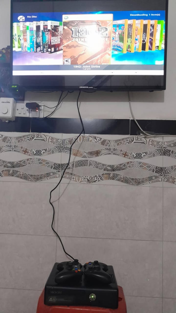 السلام عليكم Xbox 360  مهكر274 لعبه نضيف ما بيه تصليح كامل ملحقاته بيه 2 جوستكات السعر120بيه مجال بسيط ***********بغداد ابو دشير
