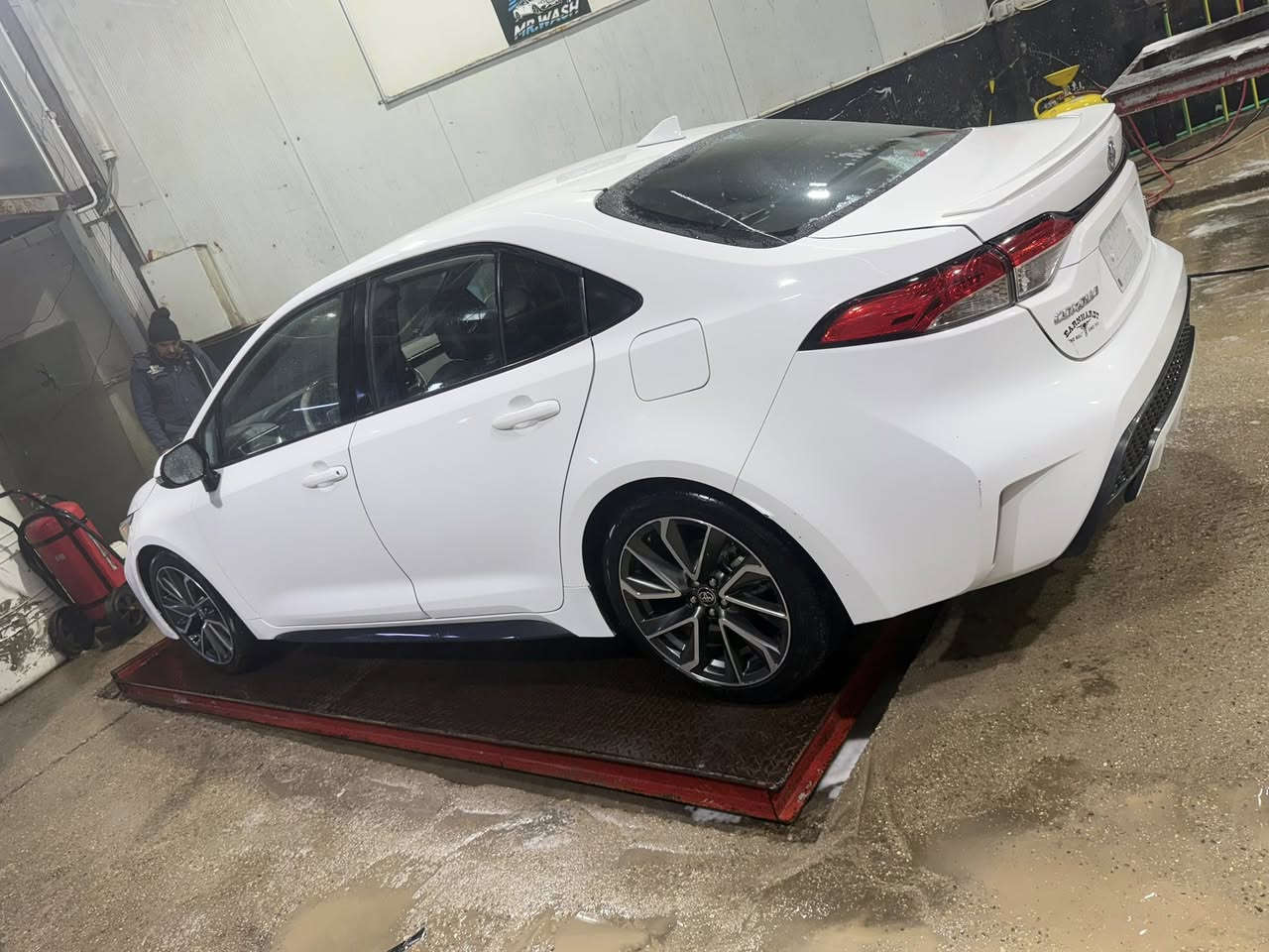 � تويوتا كورولا 2022 – SE سبورت
✔️ ماشيه: 9,000 كم فقط
✔️ محرك 2.0 لتر – 4 سلندر
✔️ قوة 169 حصان
✔️ قير CVT أوتوماتيك
✔️ دفع أمامي اقتصادي

✨ مواصفات:

 • شاشة لمس + Apple CarPlay
 • كاميرا خلفية
 • حساسات
 • جنوط سبور
 • مصابيح LED
 • تشغيل بصمة
 • مثبت سرعة
 • تحكم ستيرن

السعر 140 ورقه 
الاستفسار ***********
                 ***********
