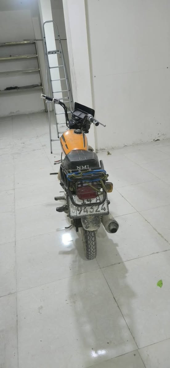 السلام عليكم  شباب دراجه يراني لبيع الموديل 2021 رقم وسنويه بسمي تحويل ثاني يوم بس دراجه رادله شقل مكاني بصره قضاء شط العرب بل التنومه  رقمي ***********السعر مليون ونص 1500 وبيه مجال
