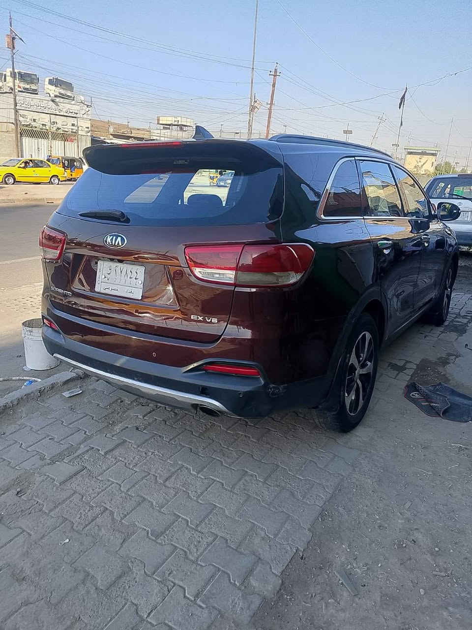 موديل ٢٠١٦ رقم بغداد لون كرزي
٧ راكب
٦ سلندر
تبريد ٣ قطع
كشنات جلد لونين كلهن كهرباء
شاشه كامره دواره
محرك كير مامفتوحات 
((حادث بنيد فقط)) 

مكان السياره بغداد م. الصدر رقم الهاتف***********
