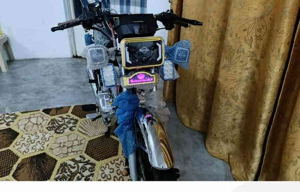 سلام علیکم 
دراجە للبیع 
نامی برو 200 حقیقی مودیل 25  دراجە سفر علی ایدی 
ماشی 1300 سماعات مال گیج صالونصە MKZ 
سعر 850 وبی مجال بصیط
مکان خانقین 

رقم :***********
