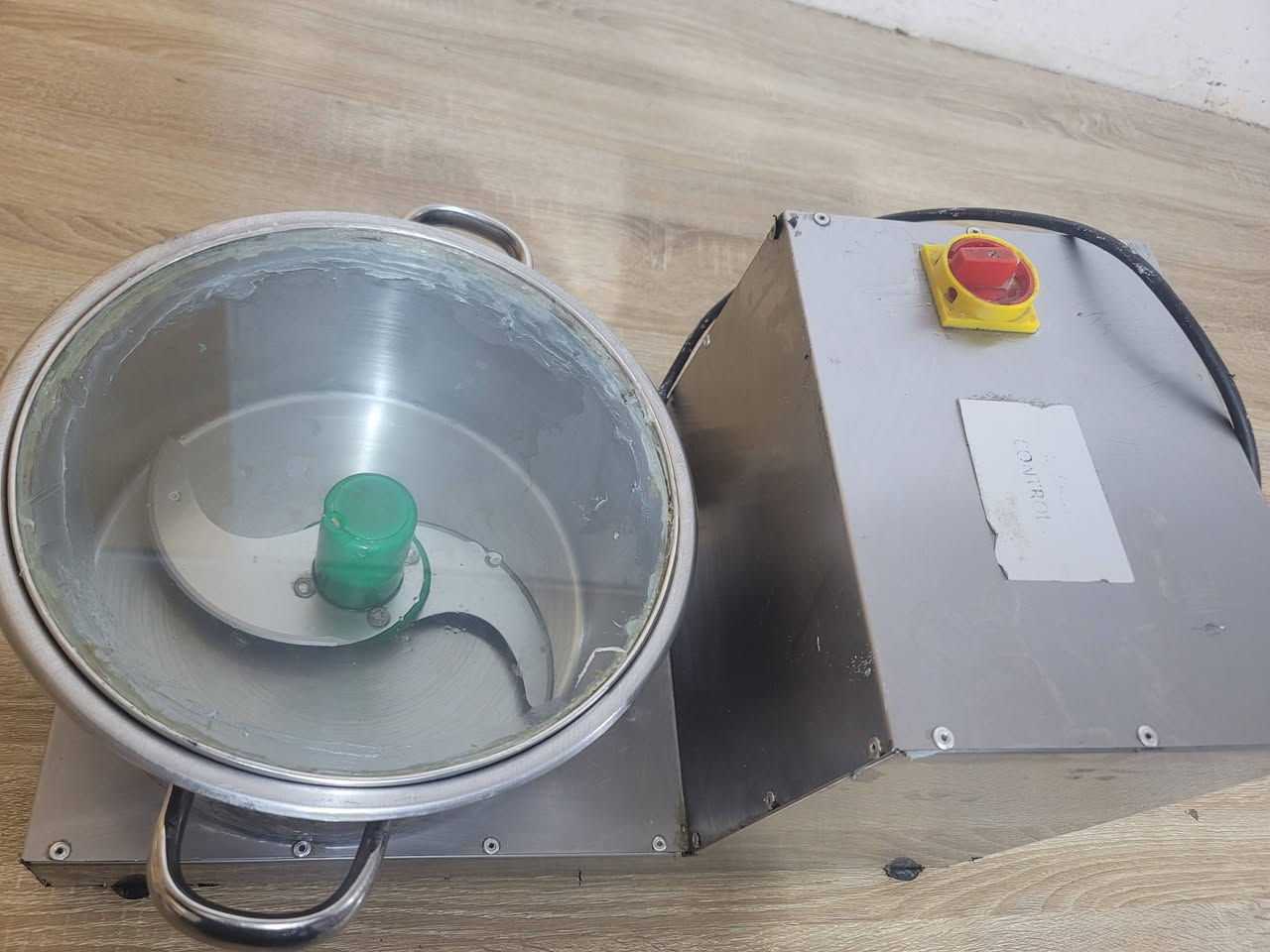 للبيع براد ومحضره للبيع 
للاستفسار ***********
