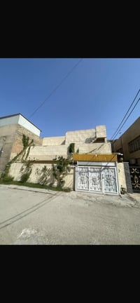 دار للايجار يحتوي على ثلاث غرف نوم وصاله وحولي ومطبخ وخدمات موقعه الشر...