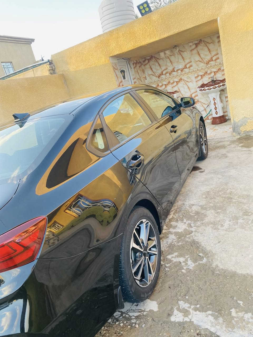 سلام عليكم فورتي للبيع موديل 2024 وارد أمريكي ضرر بس شباك دعاميه سياره مكفوله اشاير امري توقف ذاتي رقم بغداد  السعر (165وبيه مجال) مكان بغداد ابو غريب رقم *********** اتصل ودلل
