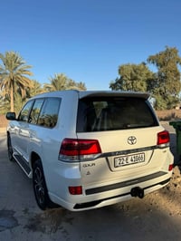 لاندكروز ١٧ ماشيه ١٥٠ جديده مكفوله من الصبغ الاتصال07724735292