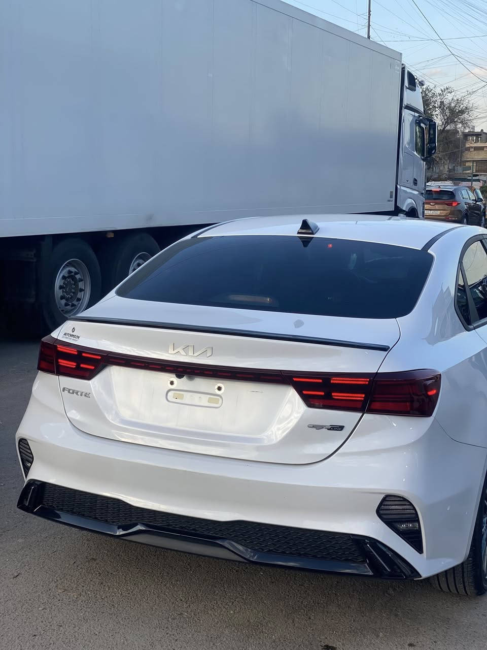 السلام عليكم 
فورتي2024 Gt line⭐️
مواصفاته :
بصمه ✅
شاشه حجم كبير ✅
ويل كب سبورت 
بصمه ابواب ✅
تشغيل عن بعود✅
اناره ترحيب 💡
رادار امامي 🛑
رادار جانبي 
سستم صوت harman🔊
اشاير مري 
مكينه 2000 دوش✅
ستيرن حرف D✅
تحديد مسار ⚠️
اوتو هولد ✅
قياده ذاتيه 
سايد بريك بصمه 👍🏻
شحن واير لس⚡️
كشنات جلد +حضن سبورت ✅
فتح جنطه تلقائي عند الاقتراب ✅
3وضعيات قياده 
حادثه نص دعاميه مصلحه حافت بنيد فقط 🛑 
ماشيه 11 ألف 
بدون رقم 
مكانه بغداد 📍
للاستفسار -***********
