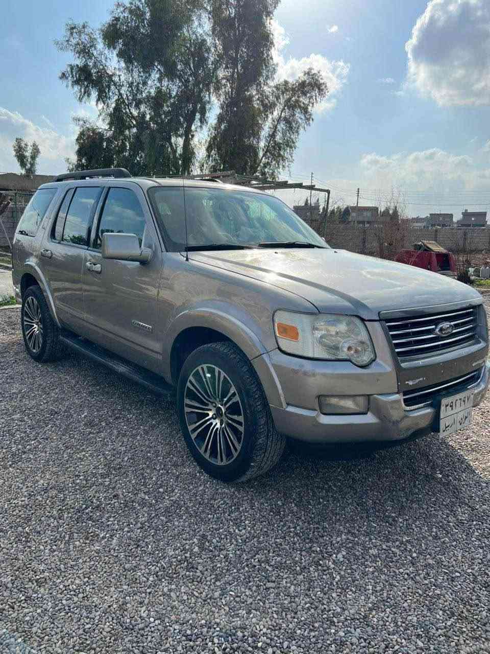 ford explorer 2008 
٤ پارجەی بۆیاخە بی دەعم بێ ژورێ
گیرو مەکینە و عه دادی بە شەرت 
٣ ریز کوشن و تەبرید مەرکەزیە  
هەموو شتی بەشەرتە 
2400000
دوو ملیۆن و جوارسەت هەزار خەرامەی لەسەرە 
شوين هه ولير 
***********
نرخي ٨٨ وه ره قه أربيل, العراق
