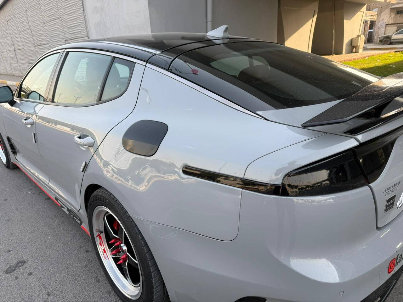 سلام وعليكم كيه سنتكر موديل. 2022 أمريكيه بيه بنيد أو  جاملخ بدون دواخل  6سلندر تون تيربو فول واصفات  رقمه 11بغداد عنوان بغداد  جكوك رقم تلفون ***********
