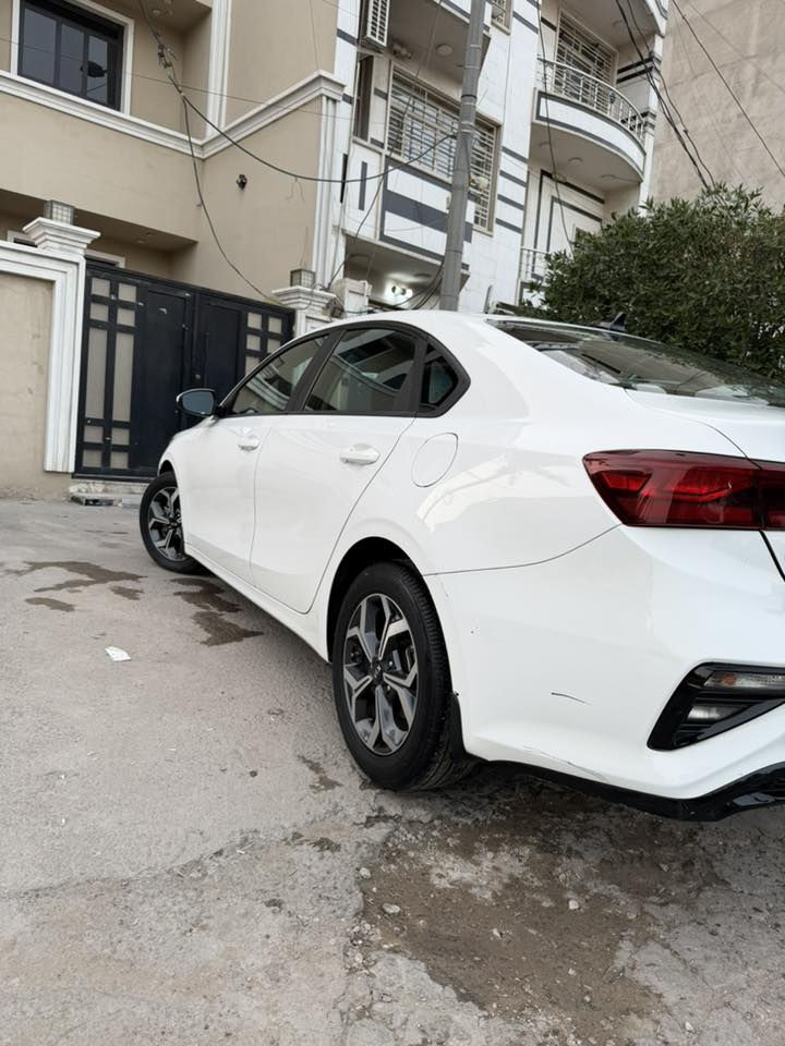 السلام عليكم اخوان
 فورتي ٢٠٢١ وارد امريكي  
مكينة ٢٠٠٠ دوش 
السيارة جاهزة من كلشي احلى من الصورة 
عنوان السيارة : بغداد / الحرية 
رقم الهاتف : ***********
