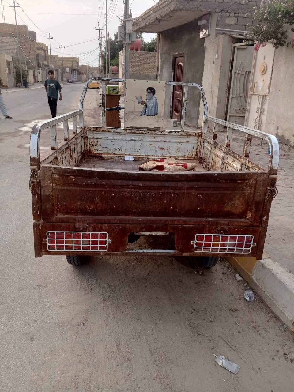 اسلام عليكم  

عمي ستوته نضيفة وجاهزة فول الفول الله وكيلك براسهة ستين حض 
ستوته مديل 13 . تعمير 25 . بدي 18 زنجاري 
أوراق أصولي 
ستوته خير من الله مكانهة ناصرية بيع ومراوس ب جمرة او بستوته دايون حسب القناعة  بس كون نضيفة 
مكانهة ناصرية مركز .  رقم الهاتف   ‏‪***********‬‏

