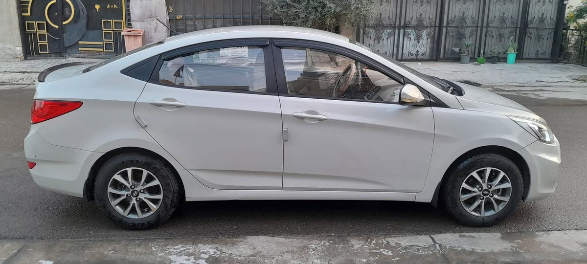 هونداي اكسنت موديل 2017 رقم بغداد ماشية 60 ألف محرك 1400 نظيفة جدا 
السعر 11000$ وبيه مجال
الاتصال ***********
