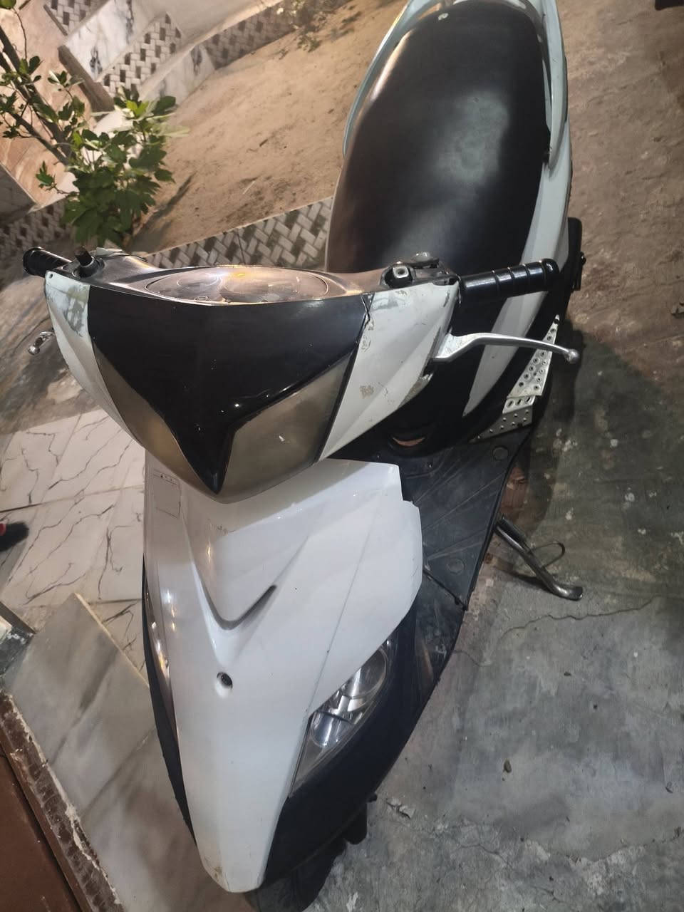 سلام عليكم ماكس ١٤٠ دراجه نضيفه
مثل صور  سعر ٤٥٠ اوراق فقط مكاتبه كهربائيات شغاله كله 
سلف شغال دوره شارع ٦٠ وتساب موجود *********** فيس موجود
