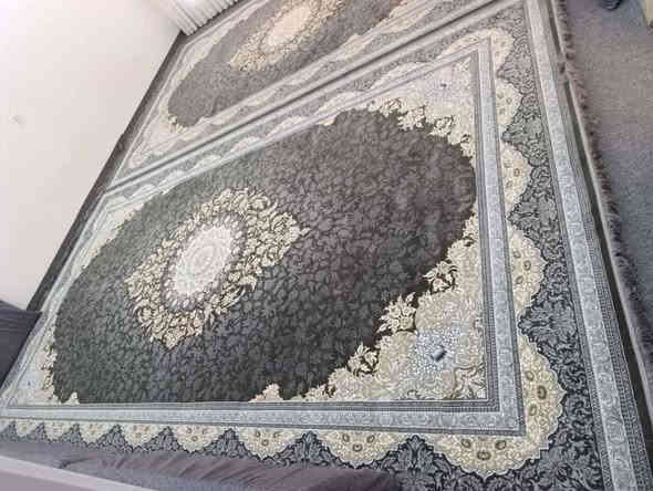 دوو فەڕشی ئێرانی ۷۰۰ شانە لۆک لۆک تراکوومی زۆۆر بەرزە لە فەڕشی دیوەخان کڕاون هەر تاکێک ۳ بە ٥ تازە کڕدراون تاکێکی هیچ ڕانەخراوە بەس بۆ ڕسم ڕامانخستوە یەک تاکیان مانگێک ڕاخراوە هەردووک ملیۆنێک وو سەت  هەزاریان پێدراوە دەیفرۆشێتەوە بە ۷٦۰ معامەلە لە ڕانیە ***********
