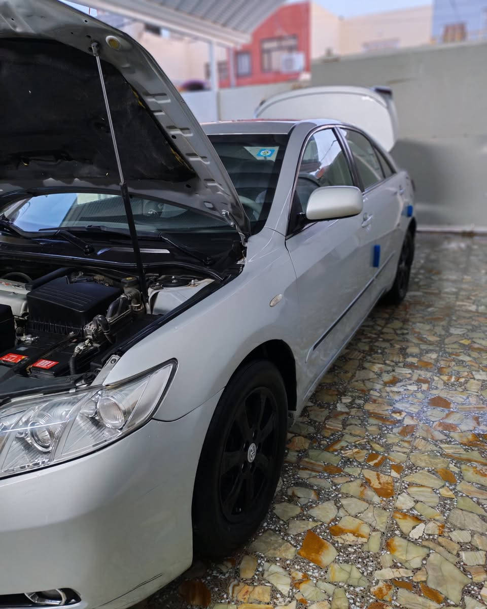 سلام عليكم تيوتا كامري 2007 سياره نضيفه ومكفوله من ضربه فقط صبغ احزام اثر جراد كير ومكينه وحدايه كله جديد رقم نكليزي بغداد / عنواني نجف / بيع او مراوس 
رقم تلفوني ***********
