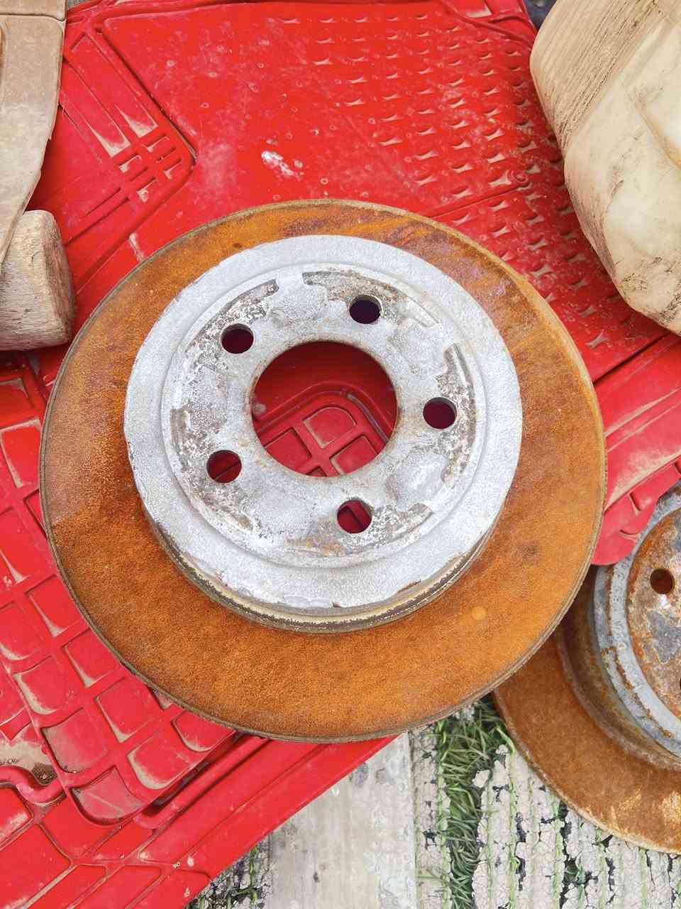 غراض جارجر 2014

سستم كامل اربع ابواب وجاملغين وبنيد وصندوق 

فلنجات امامي خلفي تفصيخ 

جاملغ ابيض بلادي جهة السايق بي بارد 

كفر فوك البدنه مال لايتات 

عضمه صندوك 

دشبول العظمه مالته تعبانه 

ستيرن كامل مع الشفت مالته

بصمة تشغيل 

إطار شاشه صغيره

دكتات تبريد 

ايرباك ماعرف يشتغل او لا جوه الستيرن

مرايات وحده بيها نقص جامه 

ماطورات جام امامي وخلفي

عقل باب امامي وخلفي 

سماعات امامي وخلفي 

قفالات بيبان امامي وخلفي 

بطاين نظاف تخم بس اليدات شويه تعبانه الاماميه

فرس 

بطانه صندوق 

لايتات إماميه نص عمر

بكلايت خلفي زوج 

راديتر 3 سراوات مستخدم ساعه وحده

دعاميه خلفيه كامله صفره جيب وشد

حلوك صالنصه 

وعندي بعد غراض شنو محتاج راسلني وبخدمتك 

مكاني بصره قضاء الكرنه 

***********

***********
