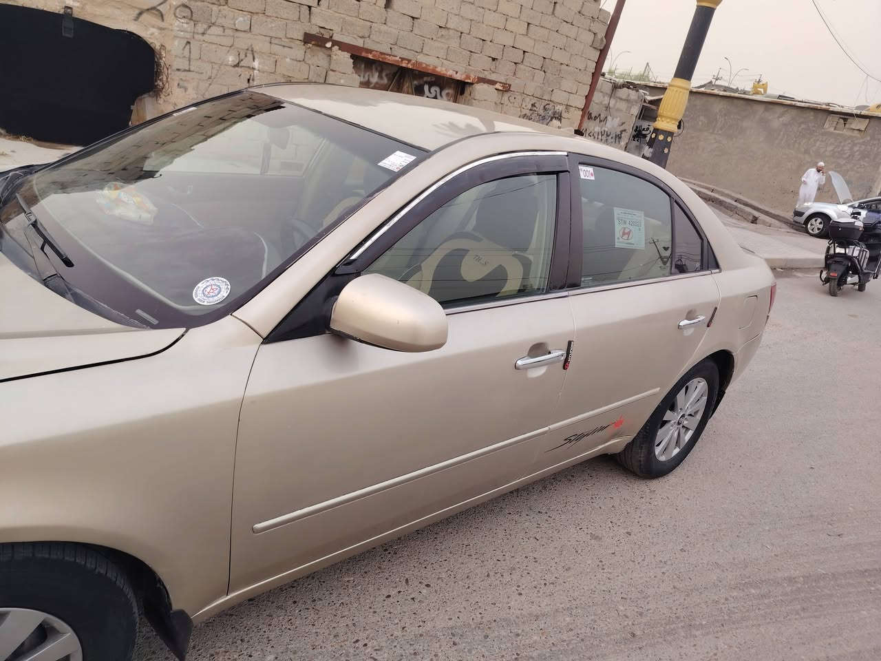 سلام عليكم ورحمة الله وبركاته
سوناتا م 2006 رقم بغداد انكليزي بسمي سنويه ال 2030
سياره وارد أمريكي ضرها موضحه بصوره بين البابين .. 
سياره مصبوغه عام  .
محرك   v6
..تبريد شغال ثلج
كهربائيات كله شغال من دعاميه الدعاميه.....
 تخم تاير نضيف سياره جاهزه 
السعر 75 وبيها مجال بسيط حك جيه
عنوان بغداد ابي غريب النصر والسلام
***********. ***********

