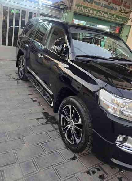 السلام عليكم 🔥😎بيع فقط 
تيوتا لاندكروز 2021 
رقم بغداد 4 ارقام مميز تحويل مباشر ب اسم المشتري 
عداد المسافه 46 الف 
الفئه VXS مواصفات لكزس اعلى فئه ب الاندكروز 
محرك 5.7 تنفس طبيعي 
عنواني بغداد الكاظميه 
 ***********☎️
