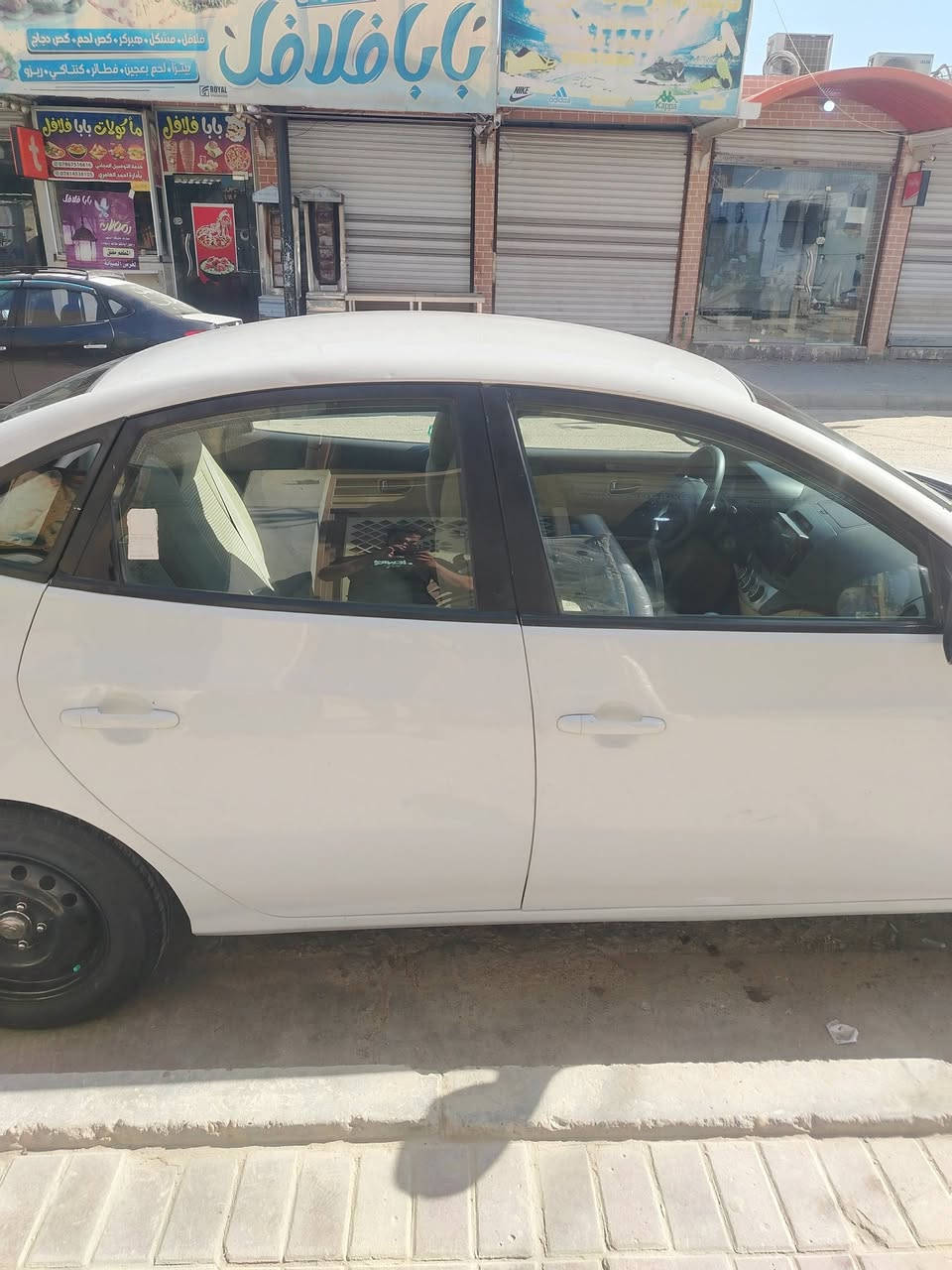 الانترة للبيع 2010
بيه جاملغ الأيمن بيه رصعات قليله
تبريد شغل حداديه جديده
سعر 95 وبيه مجال
***********
