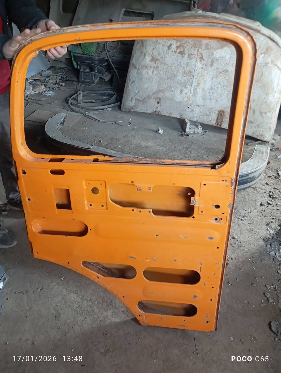 سلام عليكم لغد وباب للبيع للاستفسار على هذا الرقم ***********
