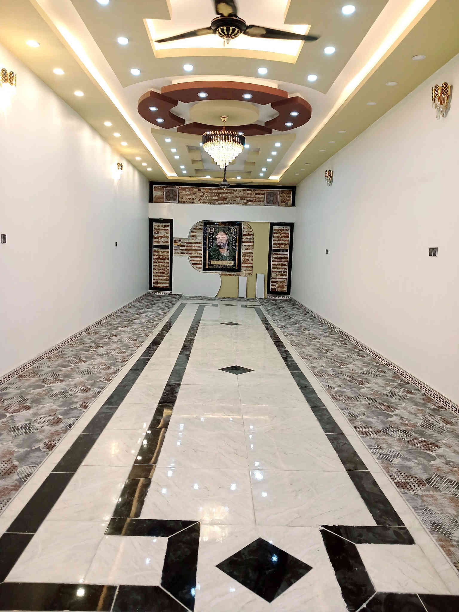 سلام عليكم بيت للبيع بل وركاء حي الشهداء الثاني.  تفاصيل البيت.مساحه 300 متر. طابو صرف.  الشارع 10 امتار

براني طول 14×4 + حمامات خارجيه 

3 غرف واستقبال ومطبخ وحمامات. 
وبي درج خارجي للطابق ثاني لكن ما مبني.  
واجه البيت 15ونزال 20 
 البيت مطلوب للمصرف. يسويلك اقرار محكمه. سعر 175 وبي مجال.  #اخوان_مكلف_بل_نشر
*********** موجود وتساب.  
 
اخوان اني مكلف بل نشر
