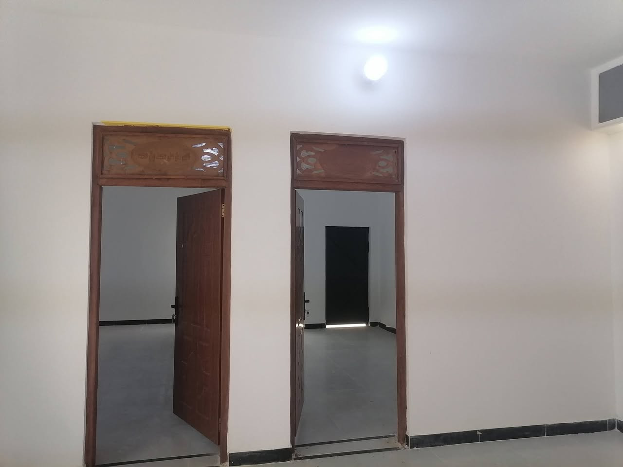 سلام عليكم بيت البيع  زراعي بحي شهداء
المساحه 130متر
البناء غرفتين6×3
مطبخ 3×4
ديوانيه 6×3
صحيات خارجيه
تصال عل هاذا الرقم***********
