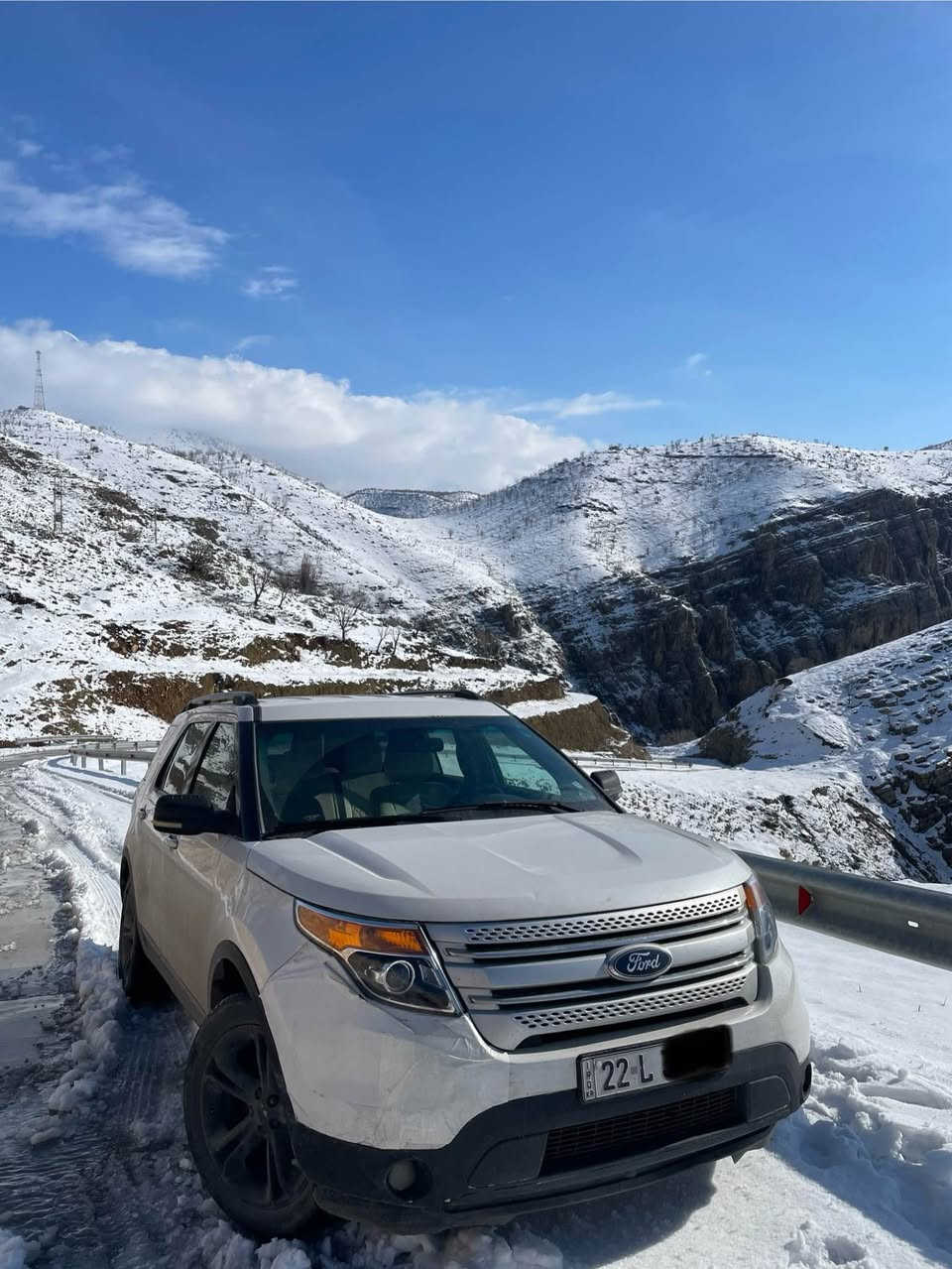 سلام علیکم
ford explorer 2011
فول مواسەفات تەنها سڵاید نیە  
٥ پارچە بۆیاغ
٢ تەعدیل
گێڕ و مەکینە هەموو بەشەرت 
***********
*********** أربيل, العراق
